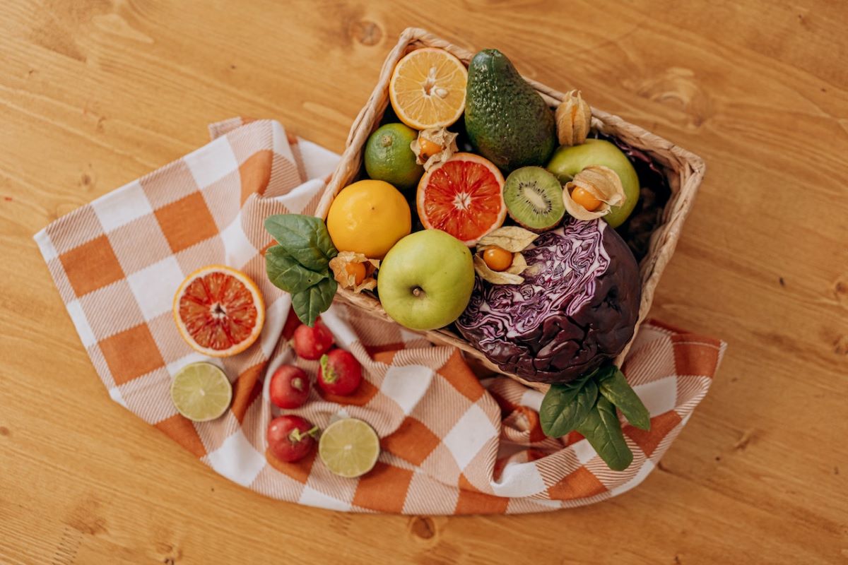 ovoce a zelenina v košíku