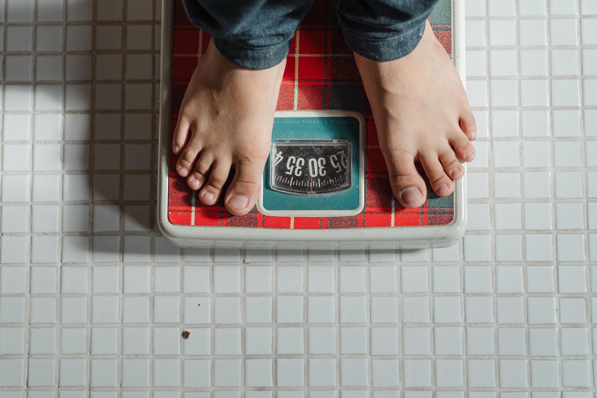 kontrola hmotnosti na váze