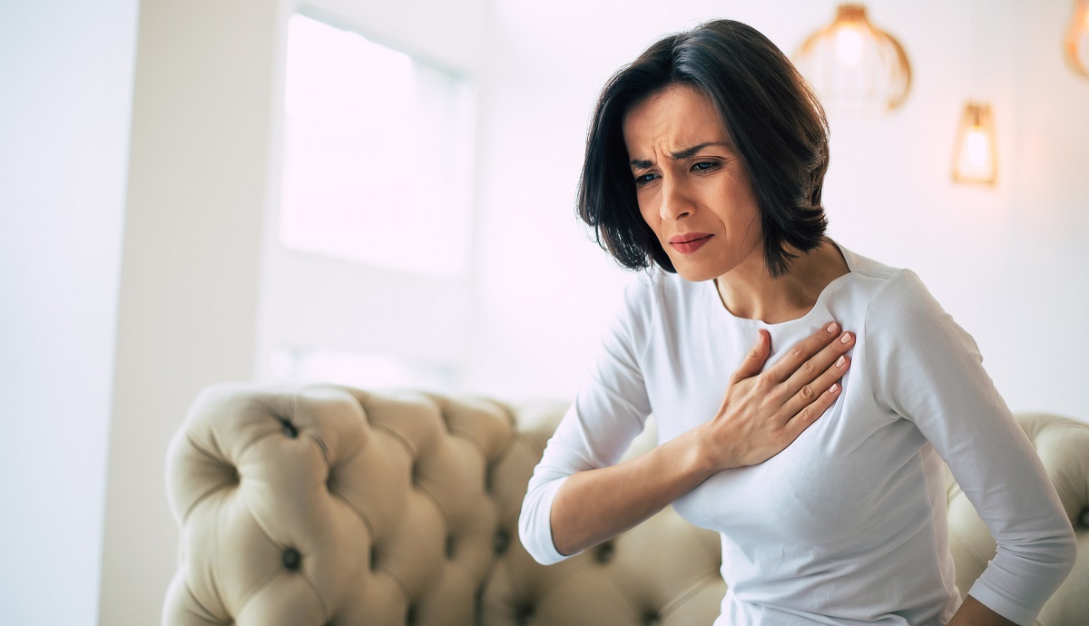 žena, infarkt, bolest na hrudi